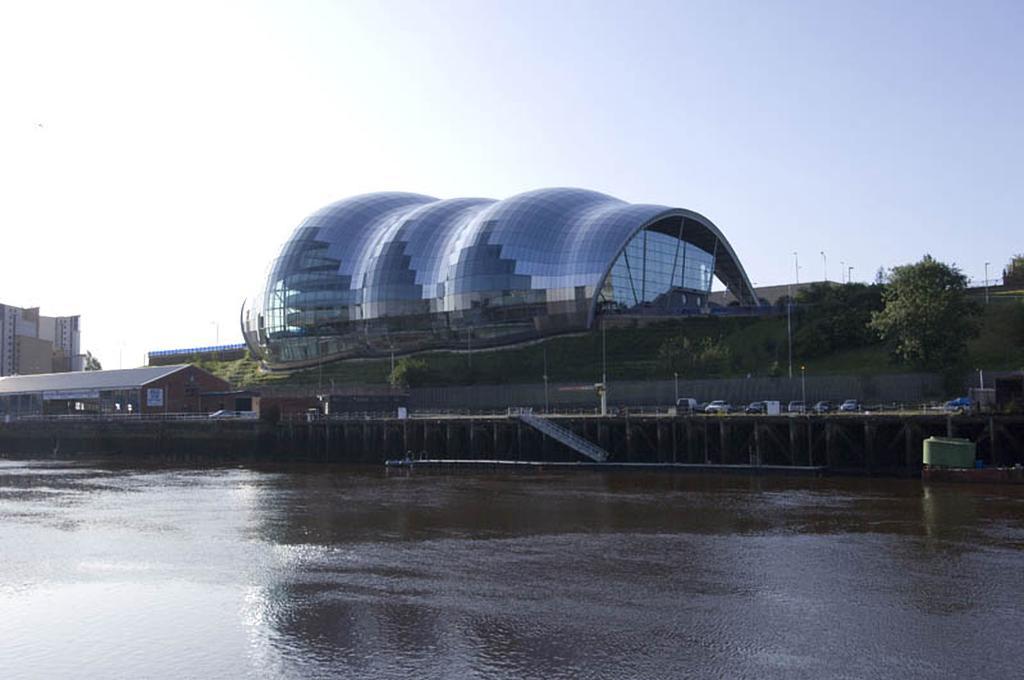 Premier Inn Newcastle Quayside Exteriör bild